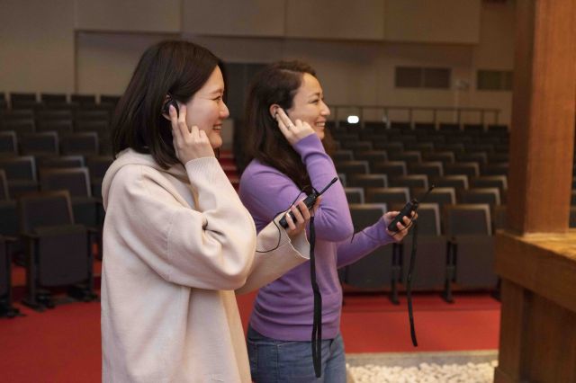 An audio-guided tour of the Noh theater