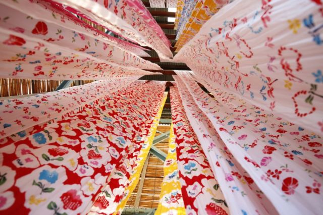 Learn about Sakai's traditional local industry from a traditional craftsman and try your hand at ”chu-sen” dyeing
