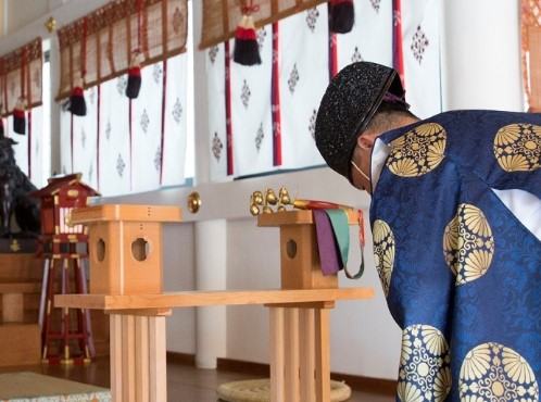 開口神社で和食文化を学ぶ「お箸づくり体験」