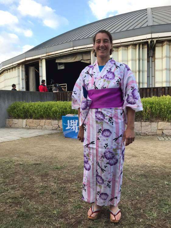 Strolling through the streets of Sakai in a yukata (image)