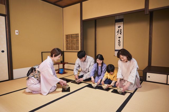 Experiencing a tea ceremony