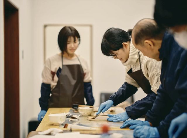 伝統工芸・越前漆器の職人から学ぶ　木製トレーの拭き漆職人体験