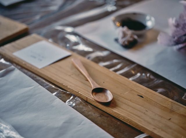 Learn about the world of woodworking and lacquerware through making your own original spoon