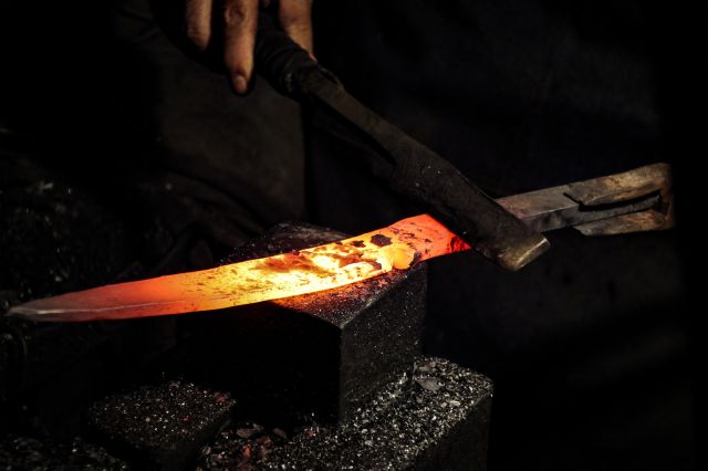 An experience where you will be fascinated by the skills of modern master blacksmiths and Japanese knives!
