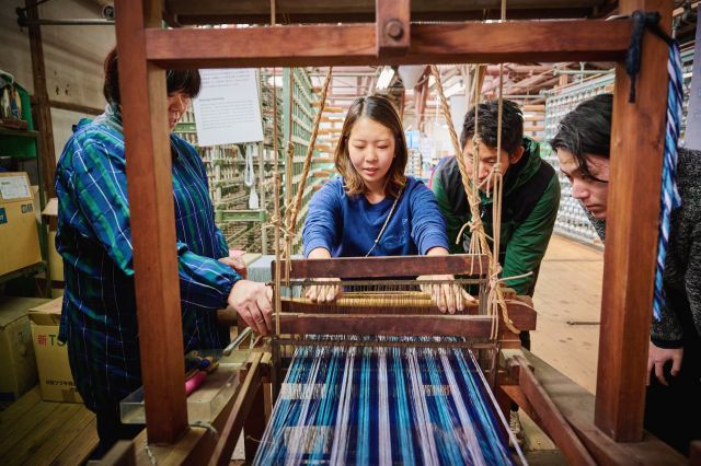 Experience the traditional craft of Awa Shijiraori at a loom that tells the story of history