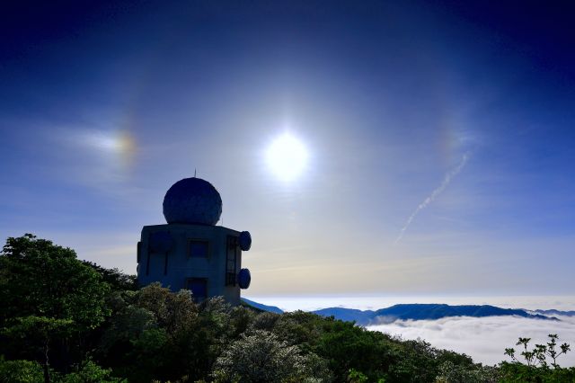 When the weather conditions are right, the view can also be one of a sea of clouds.