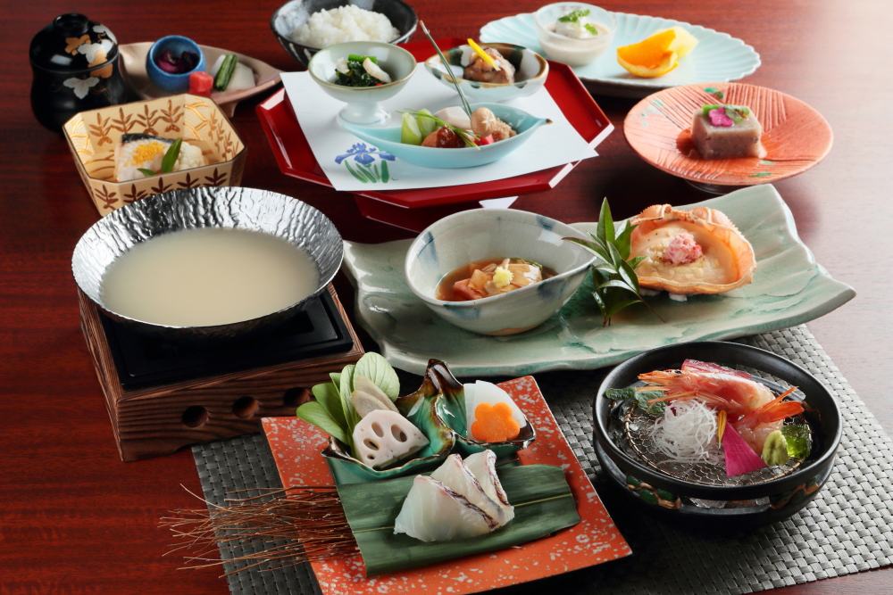 Enjoy a traditional Japanese course by AYAME Pond