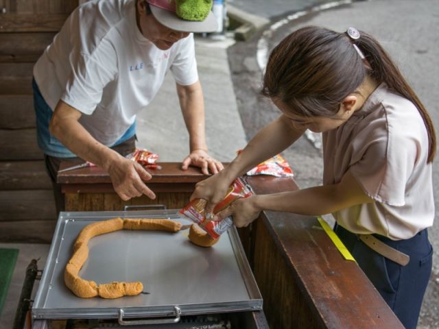 Fun hirara-yaki cooking course