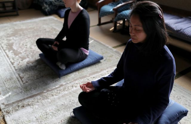 The first experience of meditation at a Buddhist temple. (Medicinal dishes included)