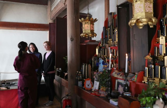 Touring the Fukushoji Temple main hall