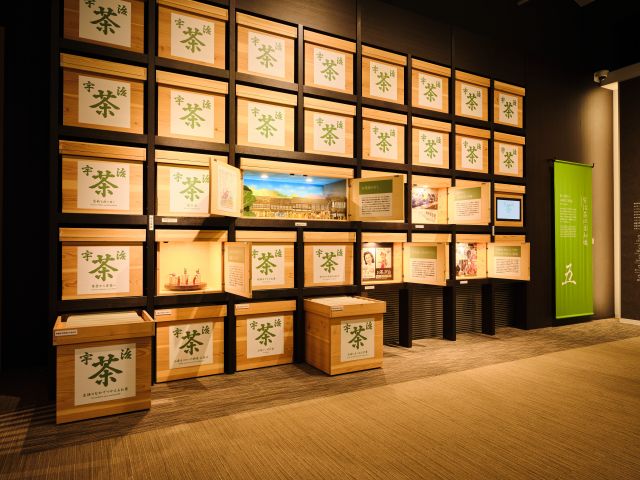 Take a picture of your memories with the tea box at the museum (Uji Tea Room)!
お茶と宇治のまち歴史公園　茶づな