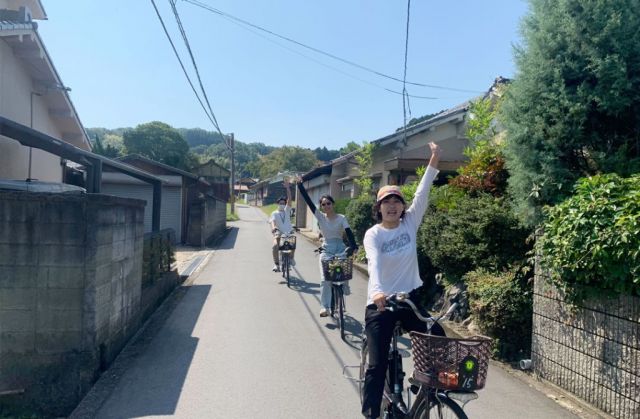 The use of electric bicycles makes it easy to climb hills.
Asuka Village Commercial and Industrial Association