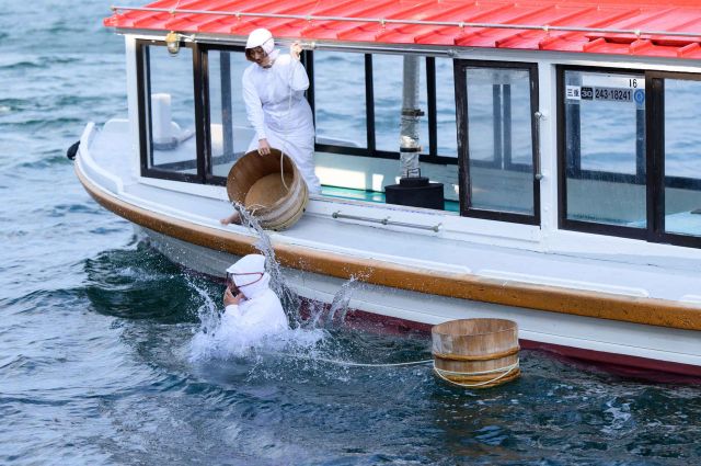 A demonstration of ama diving 1