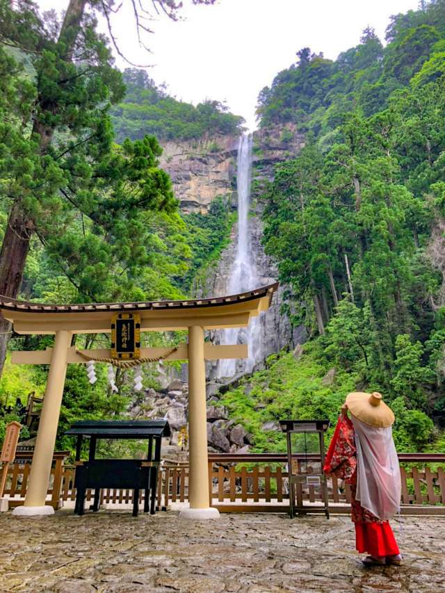 場所：那智の滝（飛瀧神社）
写真提供：公益社団法人　和歌山県観光連盟