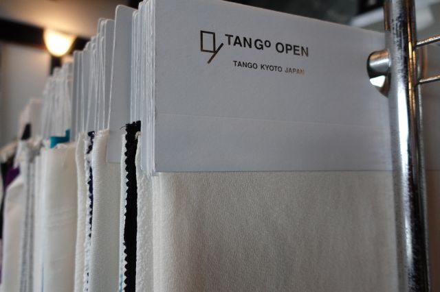Fabric that was actually woven. In addition to kimono fabric (38 cm), Tayuh Textile Industry also handles fabrics that are more than 100 cm wide as textiles, promoting Tango Chirimen to both Japanese and international markets.