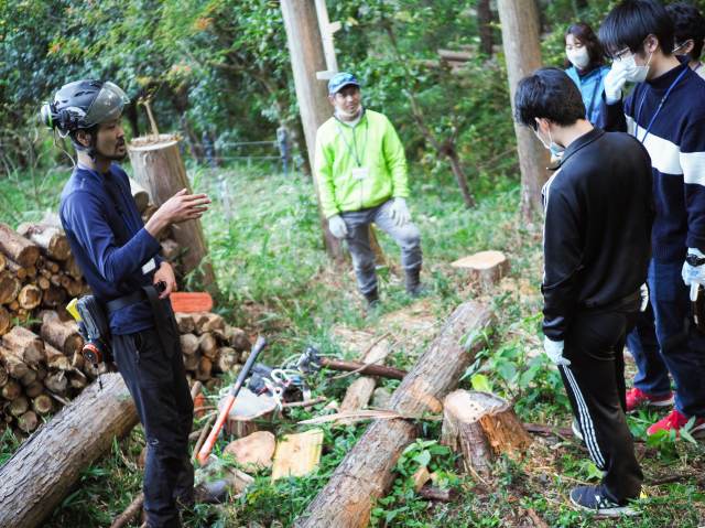 「山」プログラム山へ入り林業を学ぶ