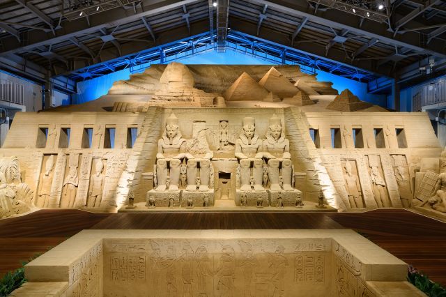 The Great Temple of Abu Simbel and the Sphinx
(C)鳥取砂丘砂の美術館