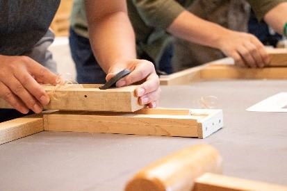 Making your own set of chopsticks, utterly unique in the world, using a historical and traditional brand of cedar. Hands-on experience making pentagonal chopsticks.