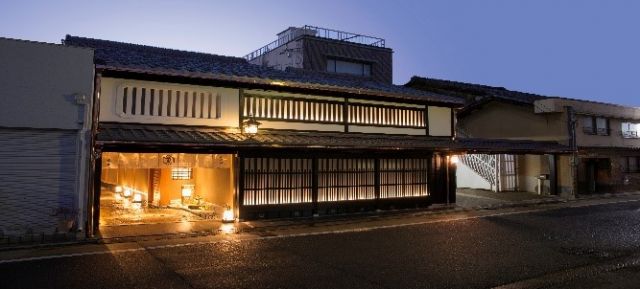 A culinary and cultural experience at a traditional Kyoto restaurant (a cultural experience of enjoying authentic Kyoto kaiseki cuisine)