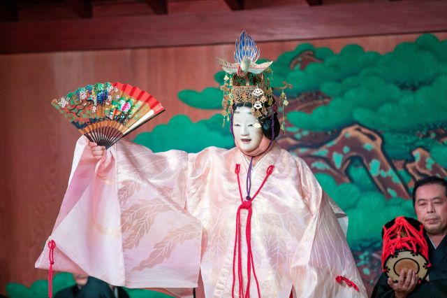 Scene from the play “Hagoromo”