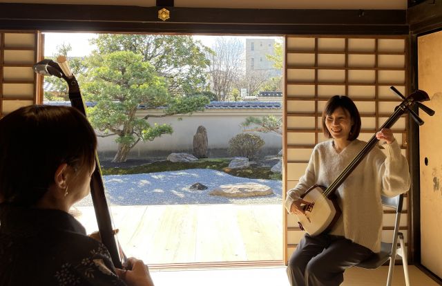 奈良県指定文化財「達磨寺方丈」で三味線体験