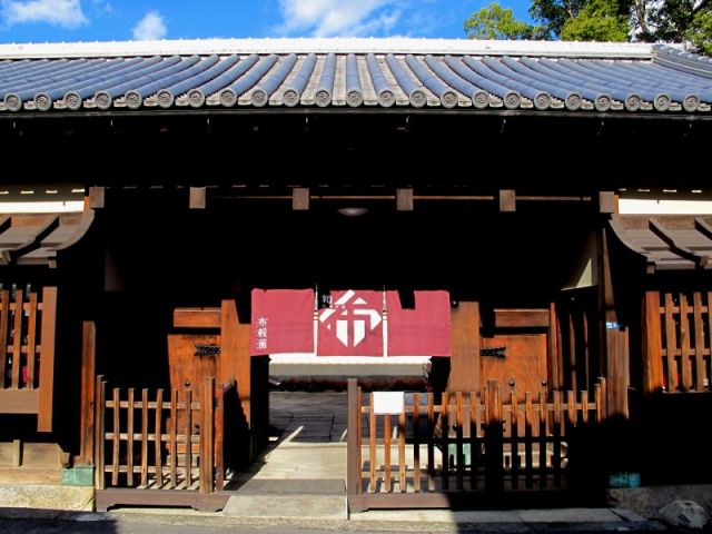 This Japanese cafe is located in the converted estate where Meiji-era magistrate Baron Harufusa Kitabatake retired after a life of royalist activism at the end of Japan&apos;s Tokugawa Shogunate and early Meiji Restoration.