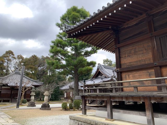 You can also visit Daisuezan Takakuraji Temple where the potters converted
