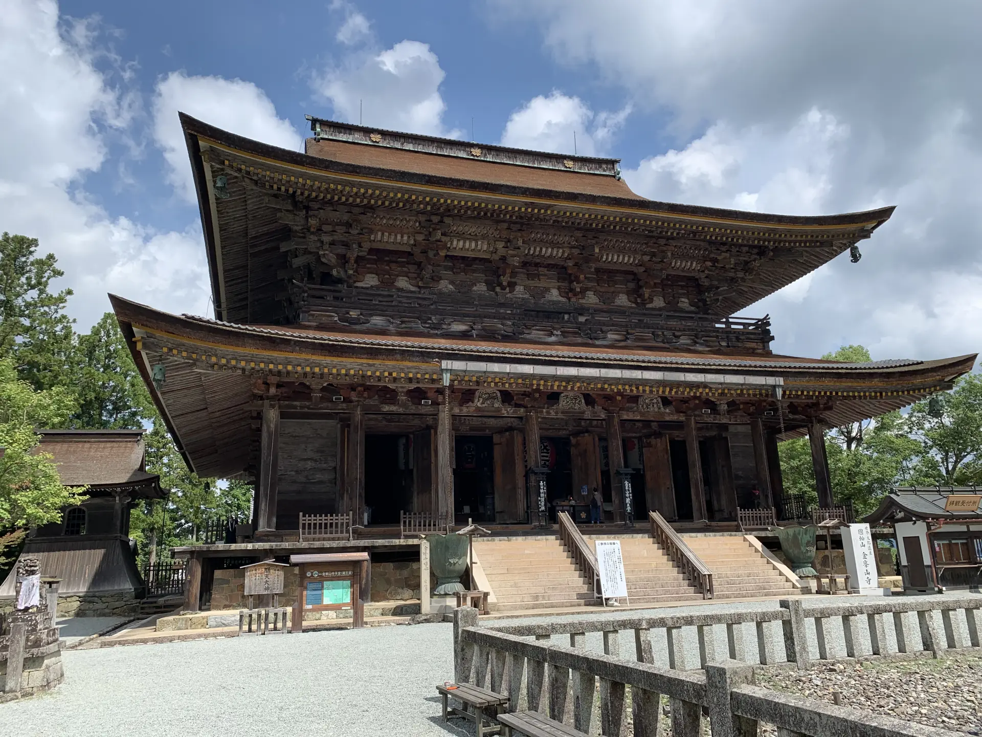 Walking in the Mecca of mountain worship and Shugendo. (Yoshino Town, Nara Prefecture)