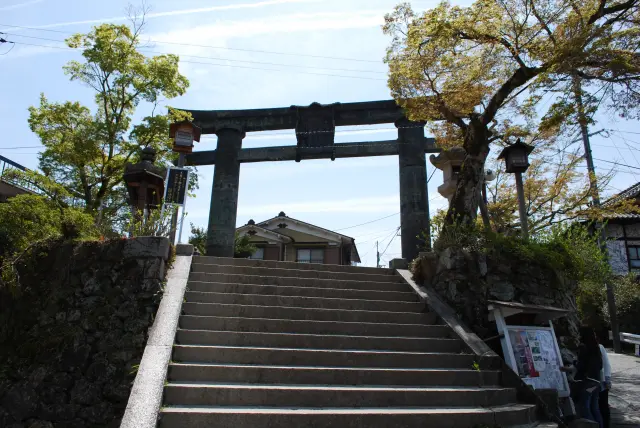 Kane-no-torii Shinto Arch
