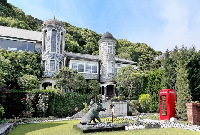 Uroko-no-ie (Scale House)