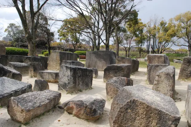 山里丸・刻印石広場