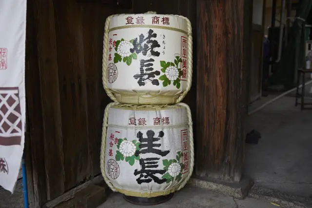 上田酒造で長年つくり続けられている明代表銘酒。
生駒の長ならんとの思いから付けられた「生長（せいちょう）」と、嬉しい事が長く続くようにと名付けられた「嬉長（きちょう）」
