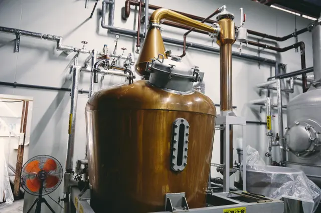Copper whiskey still
