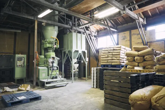 We are committed to quality control by polishing our own rice and utilizing the rice bran as livestock feed as a part of our sustainability efforts.