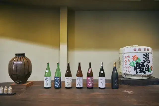 少人数で手作りされる瀧自慢酒造商品ラインナップ。伊勢志摩サミットにて乾杯酒・食中酒としての提供実績や、国内の品評会やインターナショナルワインチャレンジでも受賞歴がある。