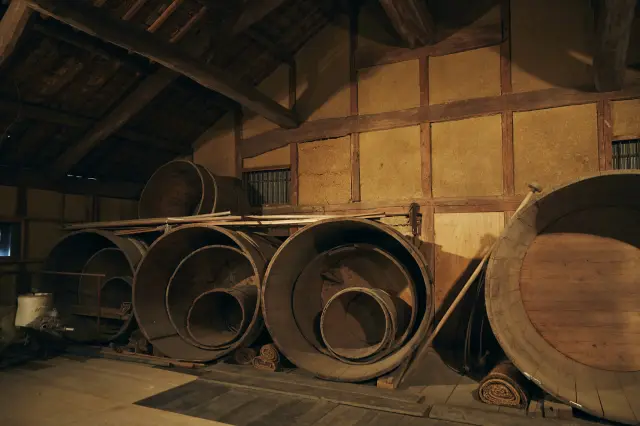 There is an exhibition of the wooden barrels and tools that were used in sake brewing in the old days.