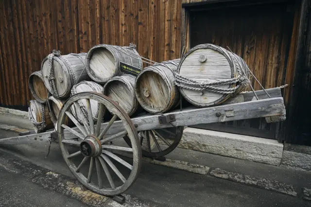 A large two-wheeled cart used to transport Miya water for use in the brewing process.