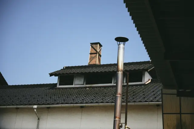 煙突などが残る昔ながらの建築。
文化財に指定されている。