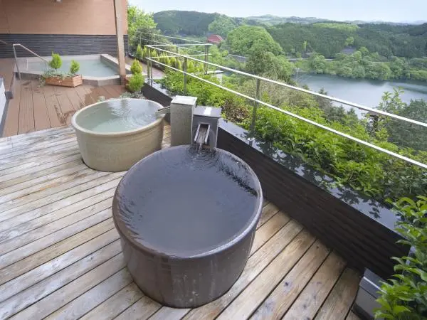 Open-air bath