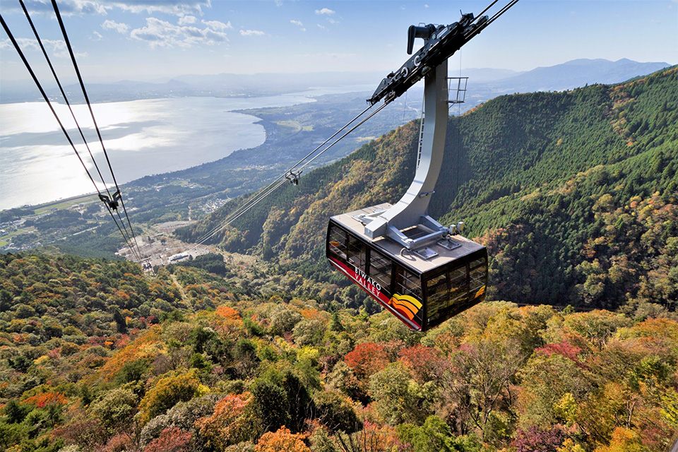 周囲がガラス張りで、絶景に包まれた空中さんぽ気分♪
© Alpina BI Co., Ltd. All Rights Reserved.