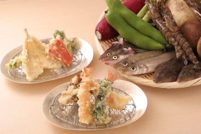 見るからに軽やかな天ぷら。味と食感に感動必至!
