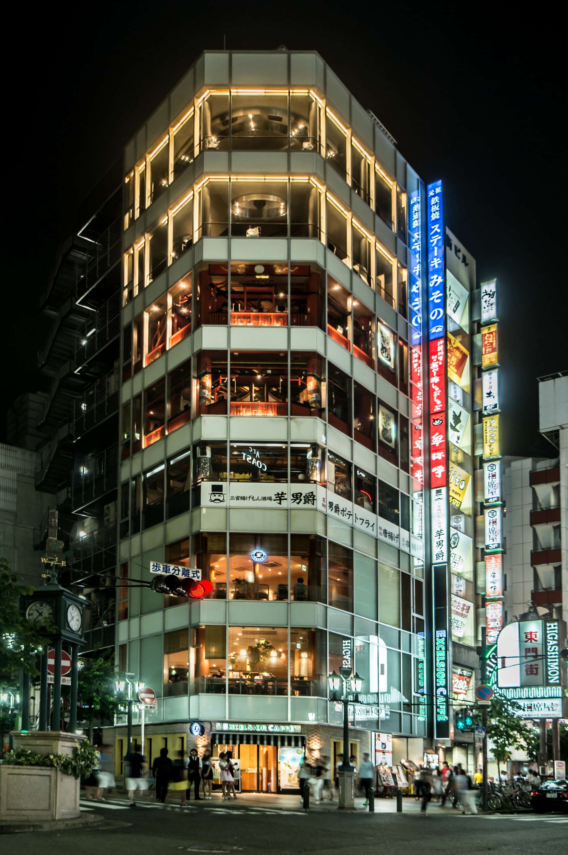 生田神社のすぐ南、7・8Fから神戸の街を見ながら
