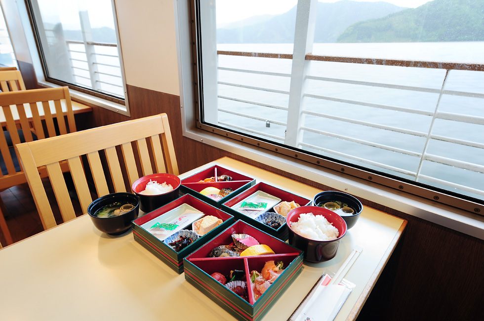朝食は地産地消の食材とふっくら福井産コシヒカリで優雅なスタートを。