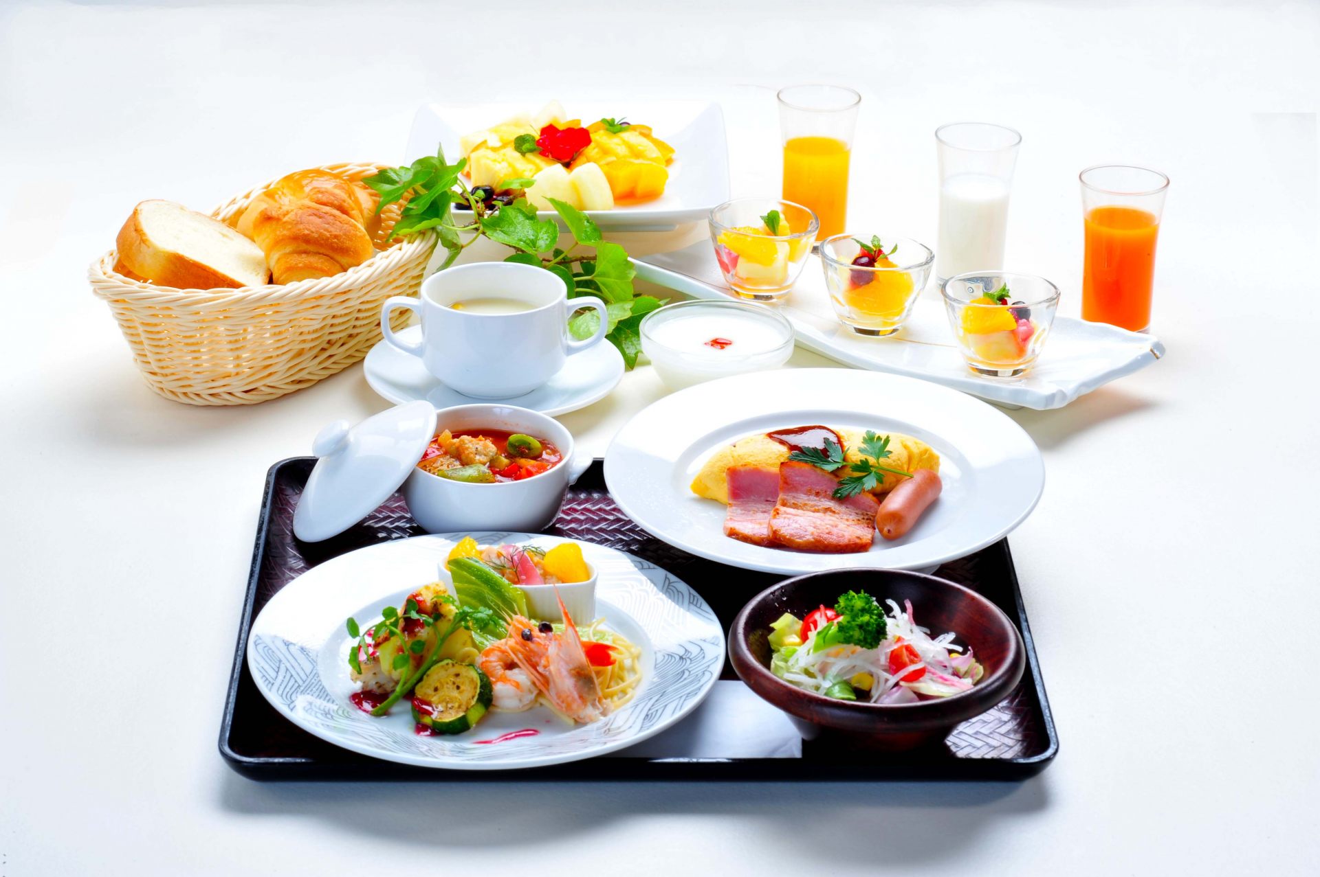さわやかな青い海を見ながらの朝食で、気持ちよく1日のスタートが切れそう。写真は「洋プレート」(イメージ)