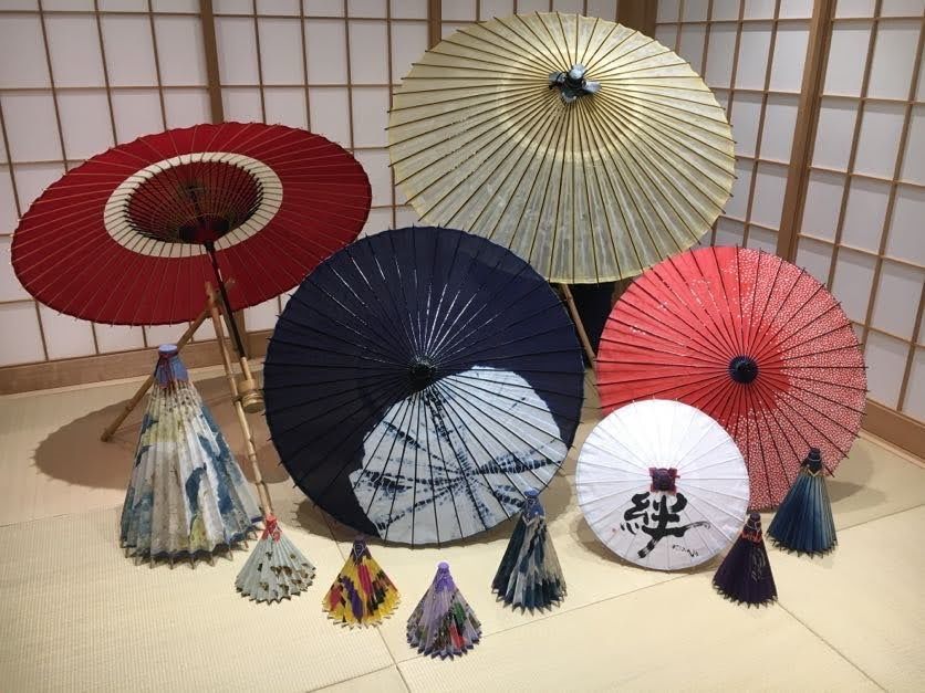 職人が作った和傘の展示コーナーもチェックして。