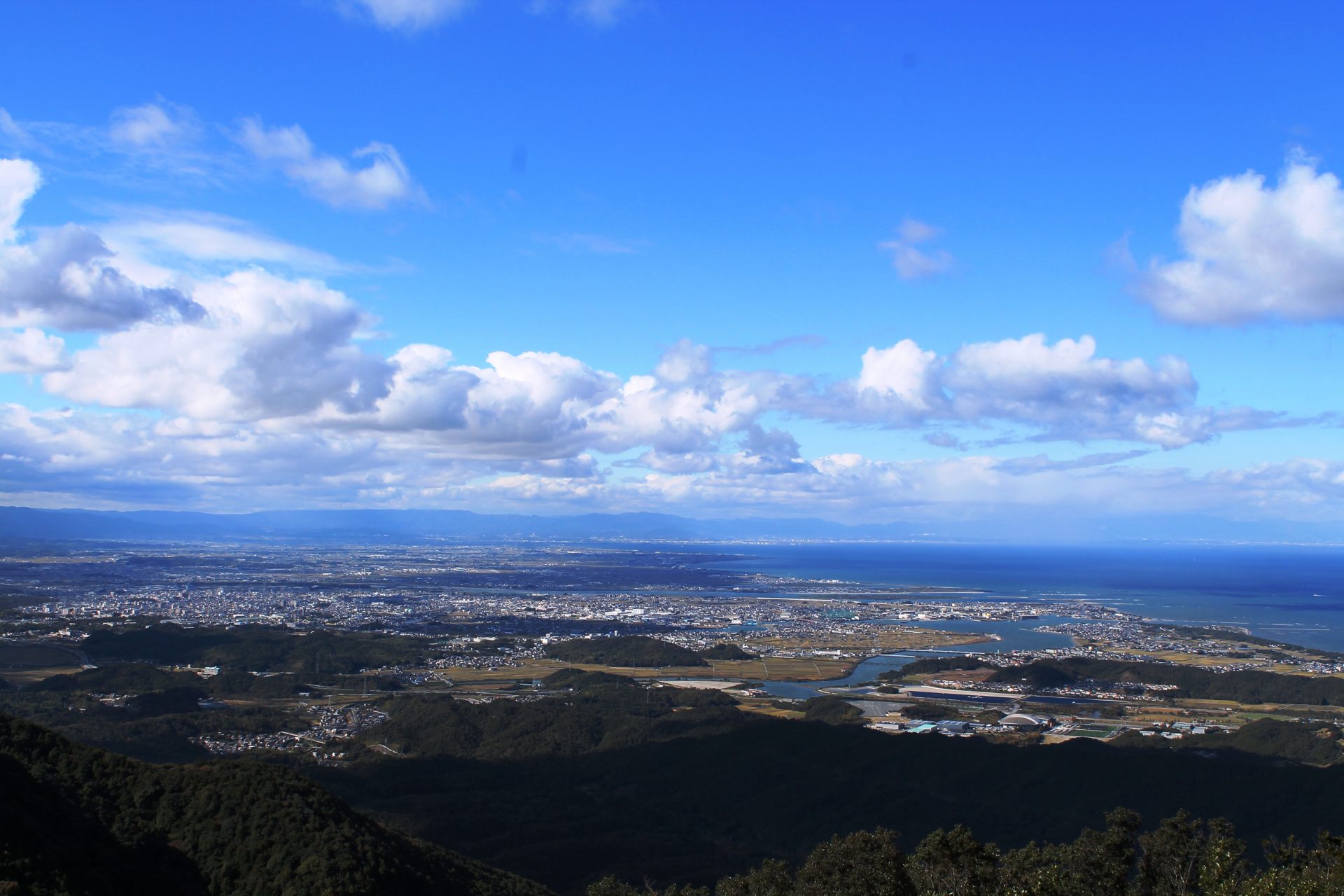 少し足を延ばして、伊勢志摩スカイライン一番の絶景スポット「勘吉台」にもぜひ訪れて。