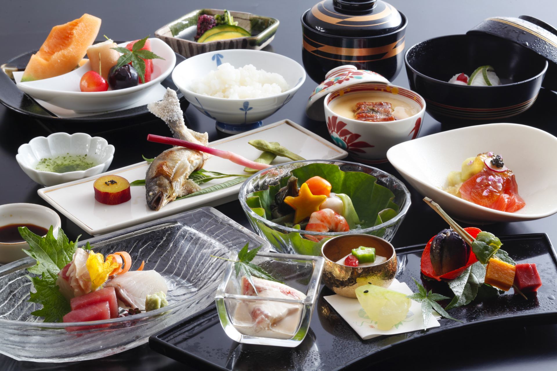 季節の食材に技巧を凝らした京会席を、五感を使って味わい尽くして。