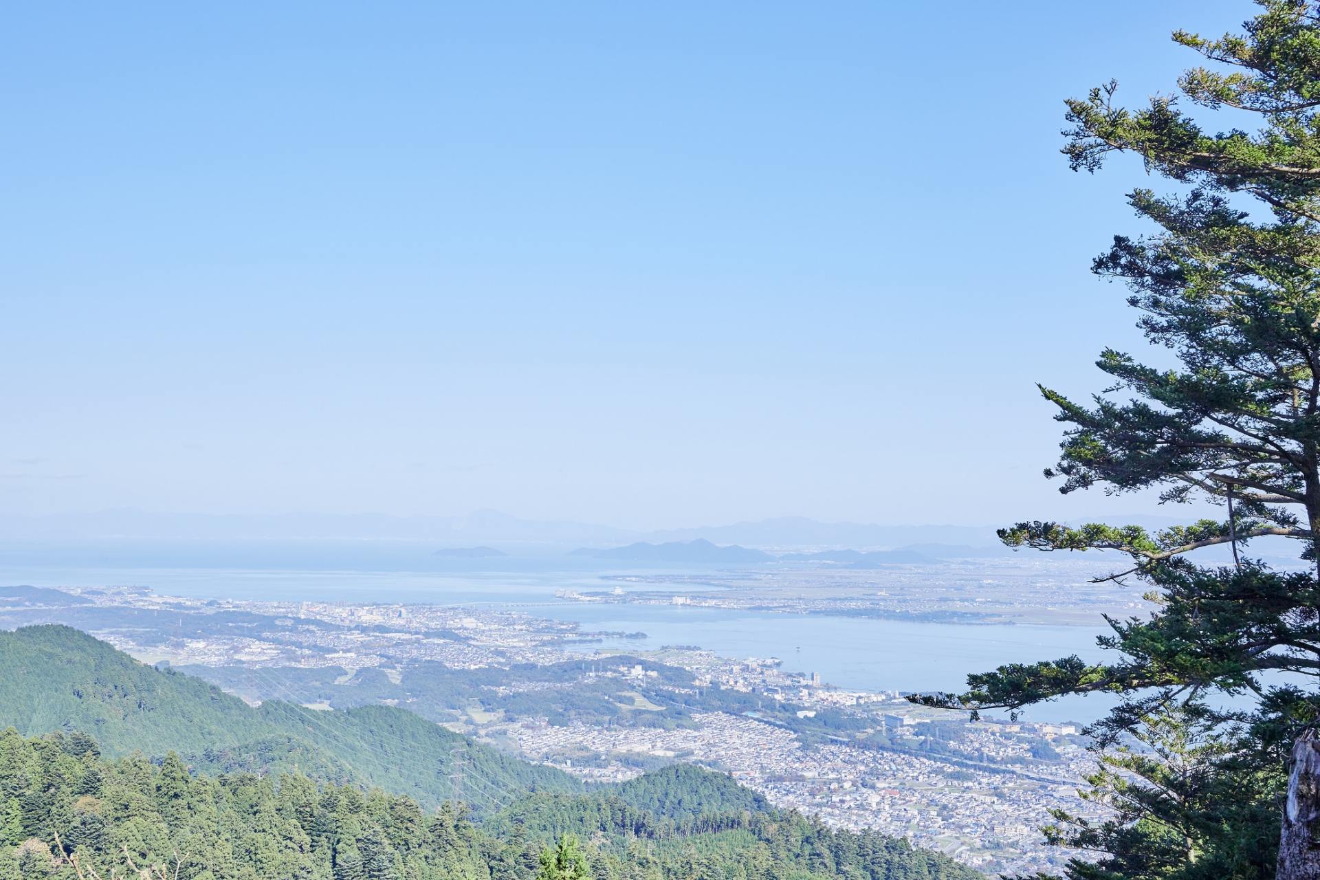 標高700mほどの高さから見下ろす琵琶湖の美しさは圧巻。